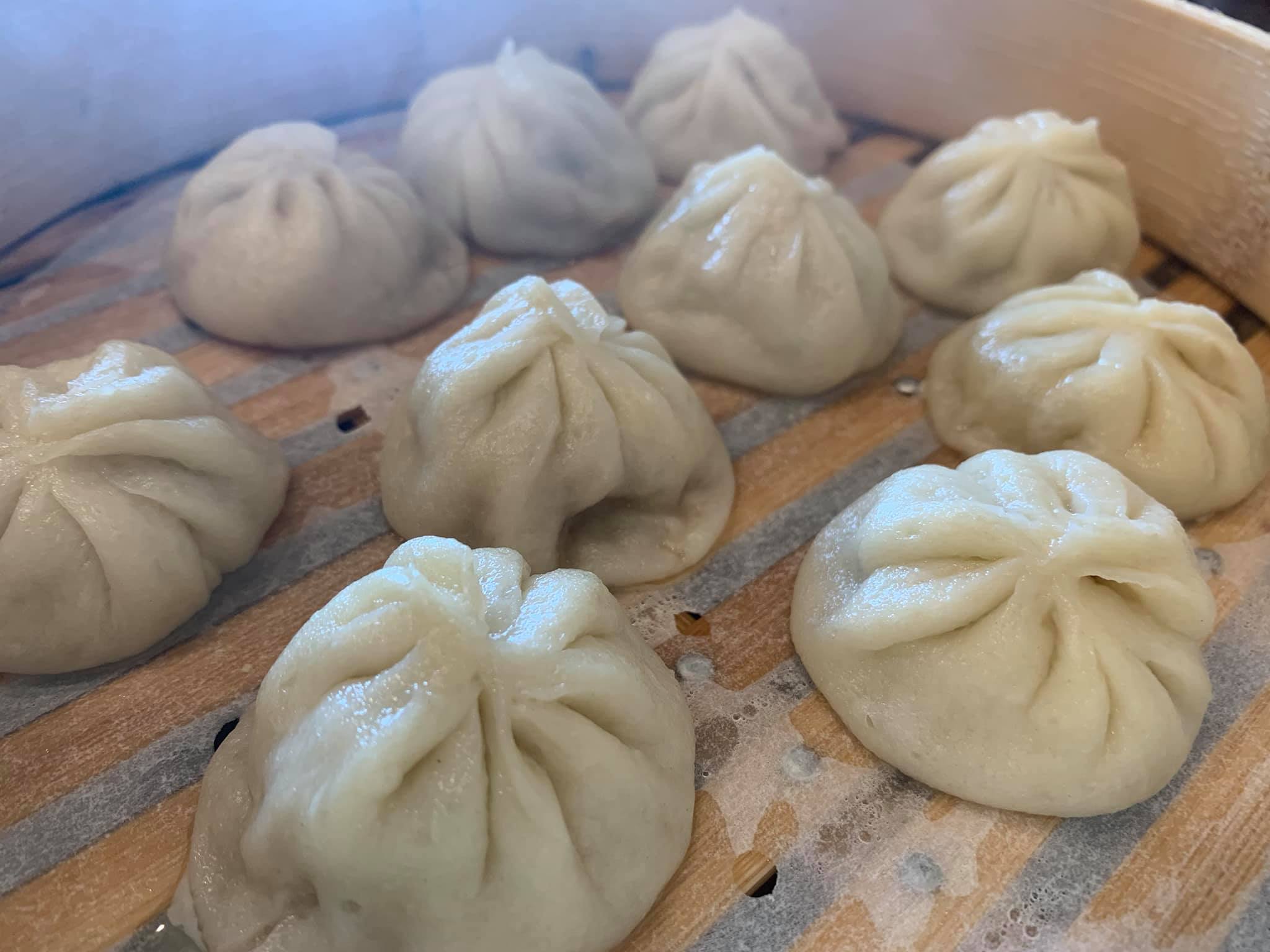 招牌手工湯包$120（籠）